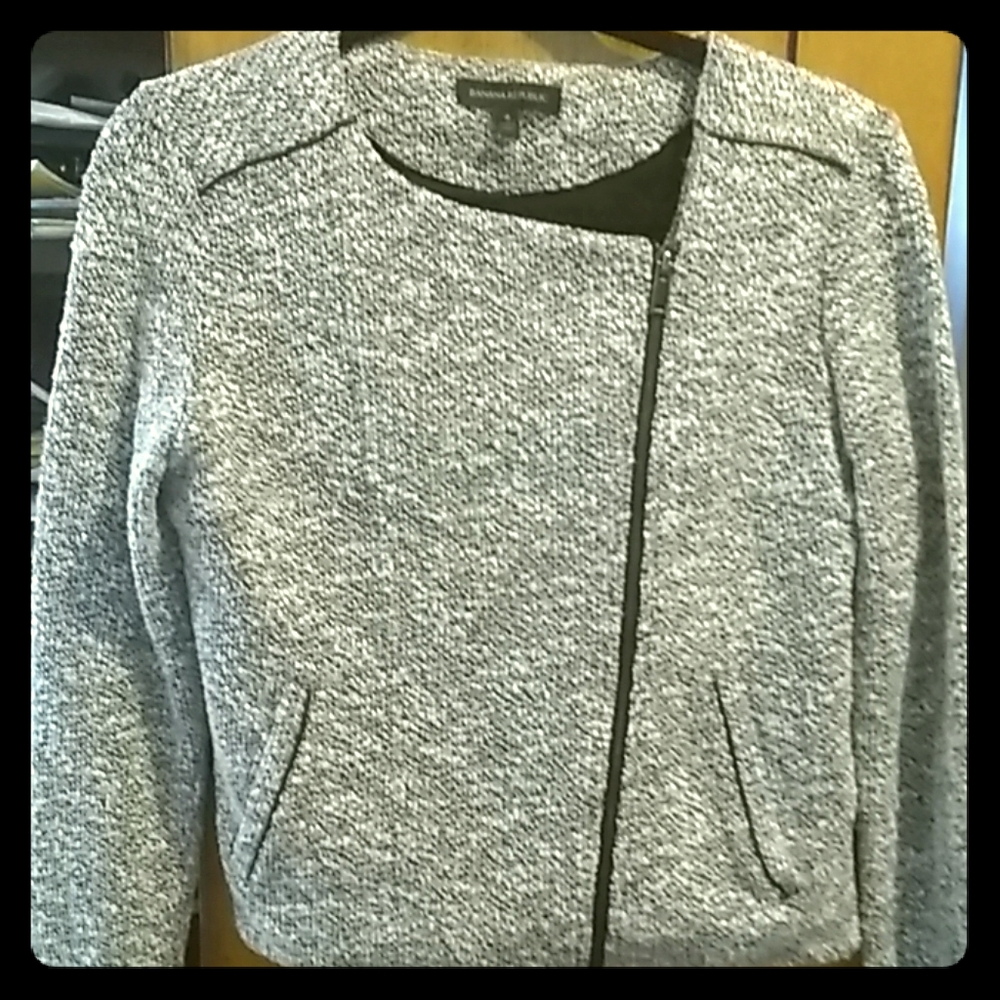 Banana Republic Crop Motorcycle style Jacket w offset zipper